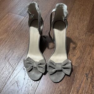 Kate Spade Taupe Bow Heels‎